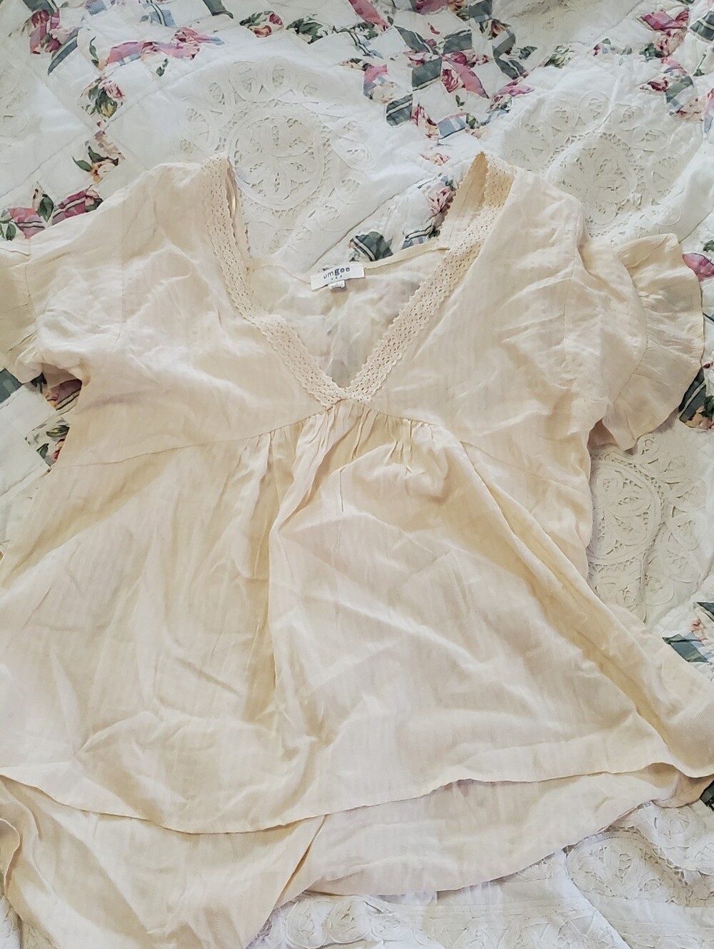 Umgee Cream V-Neck Lace Trim Puff Sleeve Blouse Small